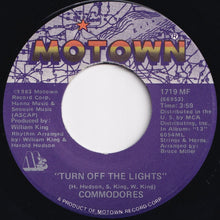 画像をギャラリービューアに読み込む, Commodores - Turn Off The Lights / Been Lovin' You (7 inch Record / Used)