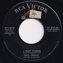 画像をギャラリービューアに読み込む, Elvis Presley - One Night / I Got Stung (7 inch Record / Used)