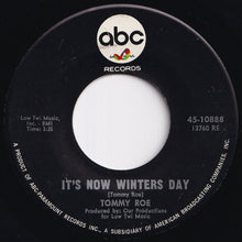 画像をギャラリービューアに読み込む, Tommy Roe - It's Now Winters Day / Kick Me Charlie (7 inch Record / Used)