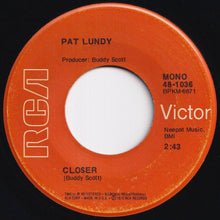 Load image into Gallery viewer, Pat Lundy - Friend Of Mine (I Wanna Thank You So Much) / Closer (7 inch Record / Used)