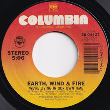 画像をギャラリービューアに読み込む, Earth, Wind & Fire - Moonwalk / We're Living In Our Own Time (7 inch Record / Used)