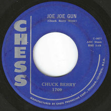 画像をギャラリービューアに読み込む, Chuck Berry - Sweet Little Rock And Roll / Joe Joe Gun (7 inch Record / Used)