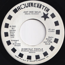 画像をギャラリービューアに読み込む, Everyday People - Just One Smile / Over Loving You (7 inch Record / Used)