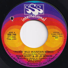 画像をギャラリービューアに読み込む, Peggy Scott & Jo Jo Benson - Pickin' Wild Mountain Berries / Pure Love And Pleasure (7 inch Record / Used)