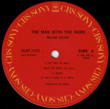 画像をギャラリービューアに読み込む, Miles Davis - The Man With The Horn (LP Record / Used)