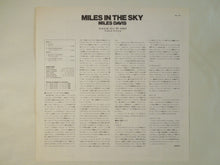 画像をギャラリービューアに読み込む, Miles Davis - Miles In The Sky (LP-Vinyl Record/Used)