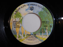 画像をギャラリービューアに読み込む, Staples - Love Me, Love Me, Love Me / Pass It On (7inch-Vinyl Record/Used)