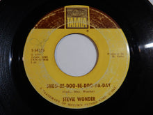 画像をギャラリービューアに読み込む, Stevie Wonder - Shoo-Be-Doo-Be-Doo-Da-Day / Why Don't You Lead Me To Love (7inch-Vinyl Record/Used)