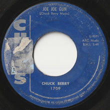 画像をギャラリービューアに読み込む, Chuck Berry - Sweet Little Rock And Roll / Joe Joe Gun (7 inch Record / Used)