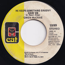 画像をギャラリービューアに読み込む, Gwen McCrae - Love Insurance / He Keeps Something Groovy Goin' On (7 inch Record / Used)