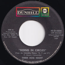 画像をギャラリービューアに読み込む, Three Dog Night - The Family Of Man / Going In Circles (7 inch Record / Used)