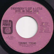 画像をギャラリービューアに読み込む, Tommie Young - Everybody's Got A Little Devil In Their Soul / Do You Still Feel The Same Way (7 inch Record / Used)