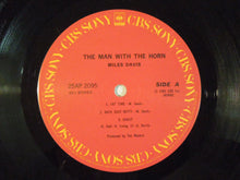 画像をギャラリービューアに読み込む, Miles Davis - The Man With The Horn (LP-Vinyl Record/Used)