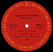 画像をギャラリービューアに読み込む, Miles Davis - Circle In The Round (LP Record / Used)