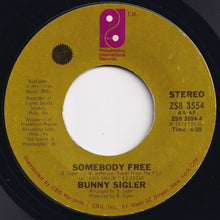 画像をギャラリービューアに読み込む, Bunny Sigler - Keep Smilin' / Somebody Free (7 inch Record / Used)
