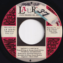 Load image into Gallery viewer, Royal Guardsmen - Snoopy&#39;s Christmas / It Kinda Looks Like Christmas (7 inch Record / Used)
