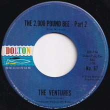 画像をギャラリービューアに読み込む, Ventures - The 2,000 Pound Bee (Part 1) / (Part 2) (7 inch Record / Used)
