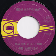 Load image into Gallery viewer, Martha &amp; The Vandellas - Honey Chile / Show Me The Way (7 inch Record / Used)
