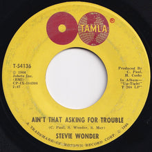 画像をギャラリービューアに読み込む, Stevie Wonder - Blowin' In The Wind / Ain't That Asking For Trouble (7 inch Record / Used)
