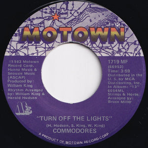 Commodores - Turn Off The Lights / Been Lovin' You (7 inch Record / Used)