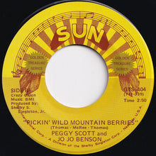 画像をギャラリービューアに読み込む, Peggy Scott &amp; Jo Jo Benson - Lover&#39;s Holiday / Pickin&#39; Wild Mountain Berries (7 inch Record / Used)
