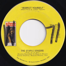 画像をギャラリービューアに読み込む, Staple Singers - Respect Yourself / You&#39;re Gonna Make Me Cry (7 inch Record / Used)
