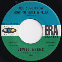 画像をギャラリービューアに読み込む, Jewel Akens - It&#39;s The Only Way To Fly / You Sure Know How To Hurt A Fella (7 inch Record / Used)
