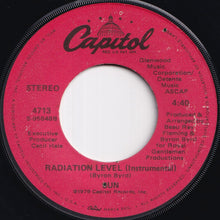 画像をギャラリービューアに読み込む, Sun - Radiation Level / (Instrumental) (7 inch Record / Used)
