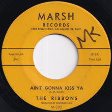 画像をギャラリービューアに読み込む, Ribbons - Ain&#39;t Gonna Kiss Ya / My Baby Said (7 inch Record / Used)
