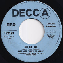 画像をギャラリービューアに読み込む, Merging Traffic - Bit By Bit / Deep In Kentucky (7 inch Record / Used)
