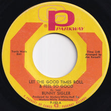 画像をギャラリービューアに読み込む, Bunny Sigler - Let The Good Times Roll &amp; Feel So Good / There&#39;s No Love Left (In This Old Heart Of Mine) (7 inch Record / Used)

