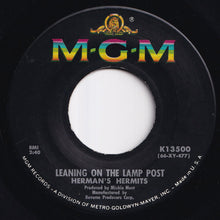画像をギャラリービューアに読み込む, Herman&#39;s Hermits - Leaning On The Lamp Post / Hold On! (7 inch Record / Used)
