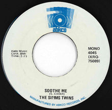 Load image into Gallery viewer, Simms Twins - Soothe Me / Movin' And A Groovin' (7 inch Record / Used)
