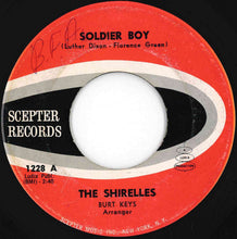 画像をギャラリービューアに読み込む, Shirelles - Soldier Boy / Love Is A Swingin' Thing (7 inch Record / Used)
