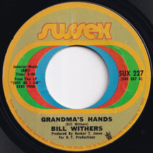 画像をギャラリービューアに読み込む, Bill Withers - Grandma's Hands / Sweet Wanomi (7 inch Record / Used)
