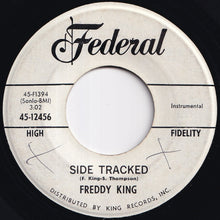 画像をギャラリービューアに読み込む, Freddy King - Sittin' On The Boat Dock / Side Tracked (7 inch Record / Used)
