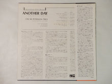 Laden Sie das Bild in den Galerie-Viewer, The Oscar Peterson Trio Another Day MPS Records ULS-1582-P

