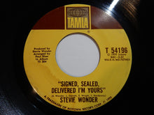 Laden Sie das Bild in den Galerie-Viewer, Stevie Wonder - Signed, Sealed, Delivered I&#39;m Yours / I&#39;m More Than Happy (7inch-Vinyl Record/Used)
