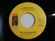 画像をギャラリービューアに読み込む, Staple Singers - This World / Are You Sure? (7inch-Vinyl Record/Used)
