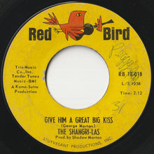 画像をギャラリービューアに読み込む, Shangri-Las - Give Him A Great Big Kiss / Twist And Shout (7inch-Vinyl Record/Used)
