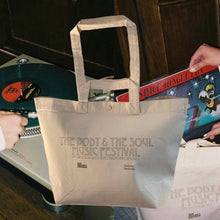 Laden Sie das Bild in den Galerie-Viewer, Solidity Records × The Project Archive 『The Body &amp; The Soul 2 Way Canvas Tote Bag』
