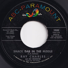 画像をギャラリービューアに読み込む, Ray Charles And His Orchestra - Smack Dab In The Middle / I Wake Up Crying (7 inch Record / Used)
