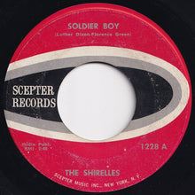 画像をギャラリービューアに読み込む, Shirelles - Soldier Boy / Love Is A Swingin&#39; Thing (7 inch Record / Used)
