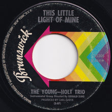 Laden Sie das Bild in den Galerie-Viewer, Young-Holt Trio - Wack Wack / This Little Light Of Mine (7 inch Record / Used)
