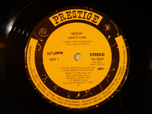 画像をギャラリービューアに読み込む, Arnett Cobb - Sizzlin&#39; (LP-Vinyl Record/Used)
