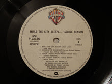 画像をギャラリービューアに読み込む, George Benson - While The City Sleeps... (LP-Vinyl Record/Used)
