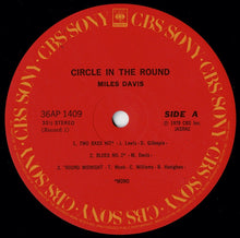 画像をギャラリービューアに読み込む, Miles Davis - Circle In The Round (LP Record / Used)
