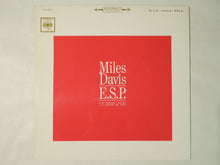 Laden Sie das Bild in den Galerie-Viewer, Miles Davis E.S.P. CBS YS-525-C
